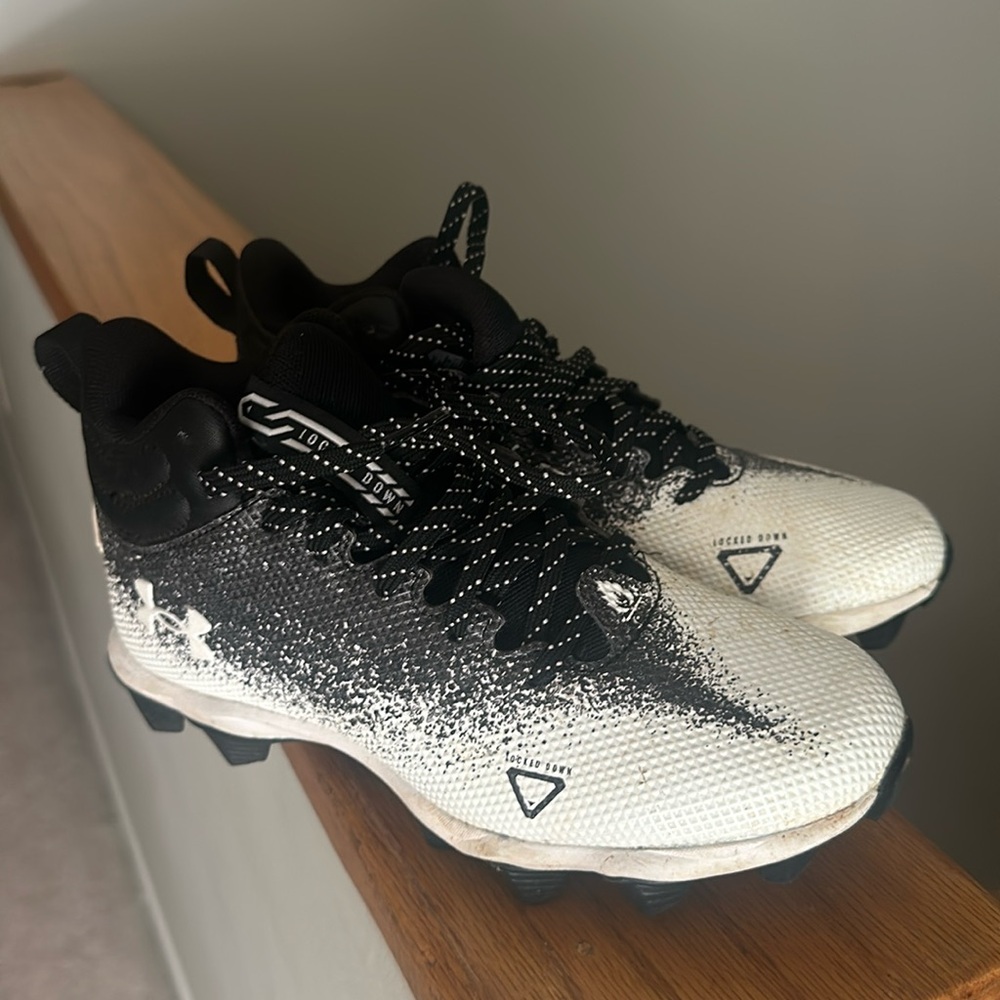 Under Armour kids CLEATS 🏈